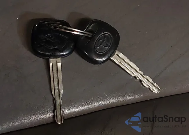 4T1BF28B42U212450: 41749143