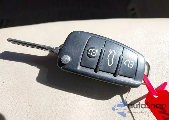 WAUDF48H49K001586: 41751773