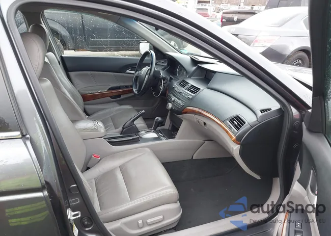 1HGCP2F88BA016592: 41751237