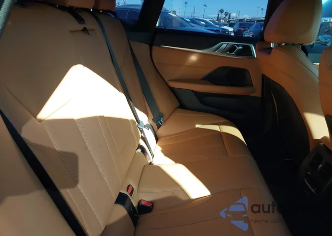 WBA63AV01NFM38933: 41753666