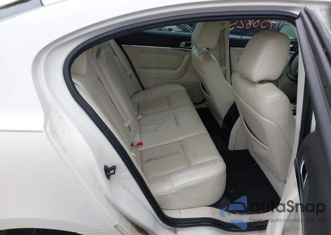 1LNHM94R09G618181: 41758825