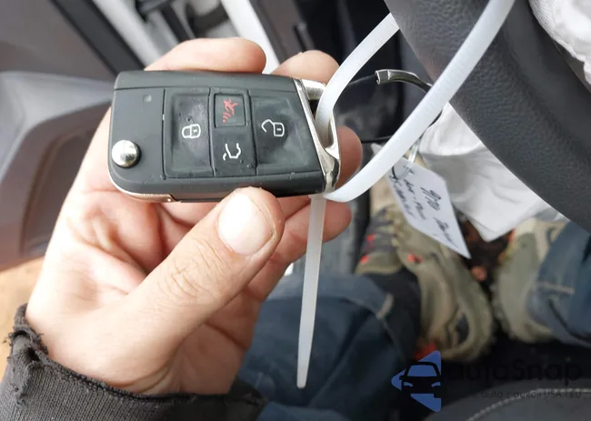 3VV1B7AX6MM077365: 41762764