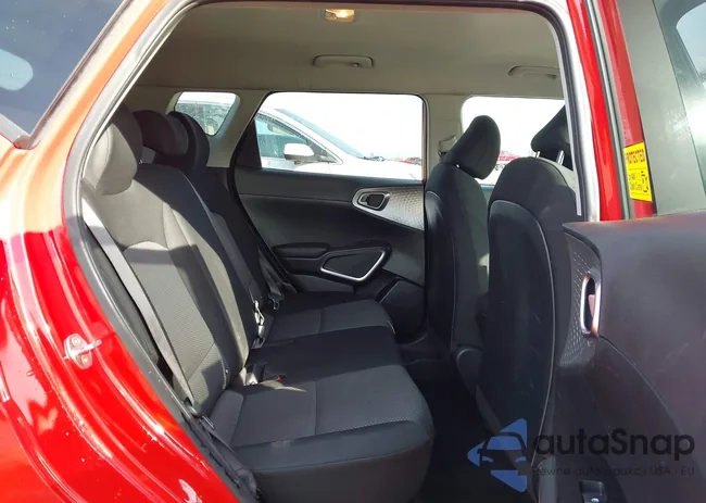 KNDJ23AU8P7196997: 41762064