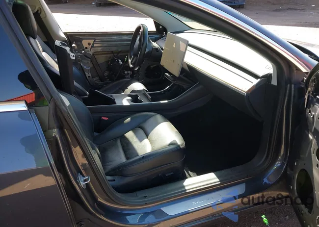 5YJ3E1EB6JF105837: 41763460