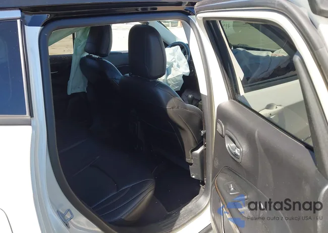 3C4NJCCB2JT205096: 41766963