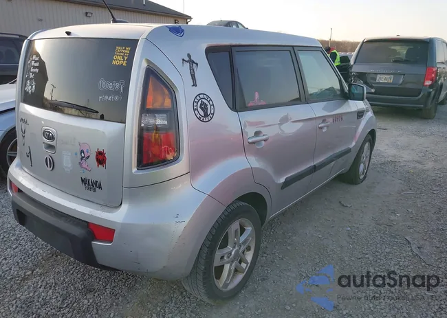 KNDJT2A29B7297772: 41767301