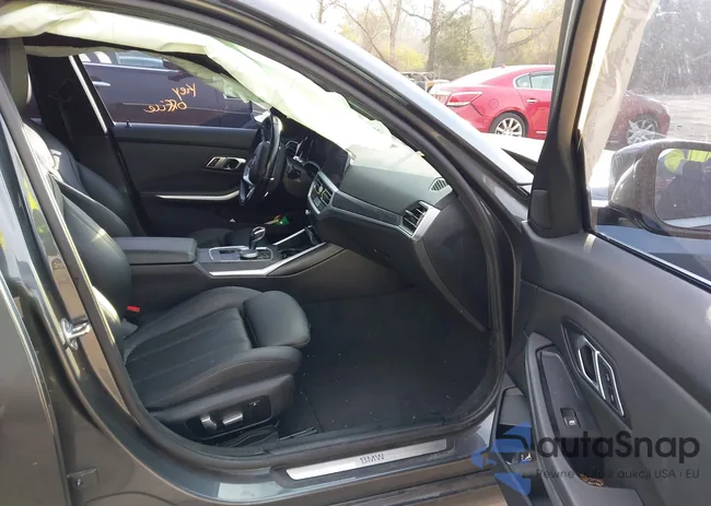 WBA5R7C53KAJ84615: 41774006