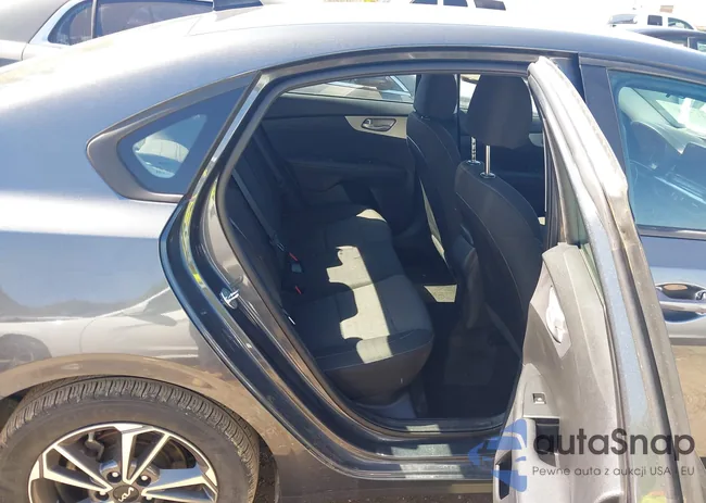 3KPF24AD2PE586991: 41776857