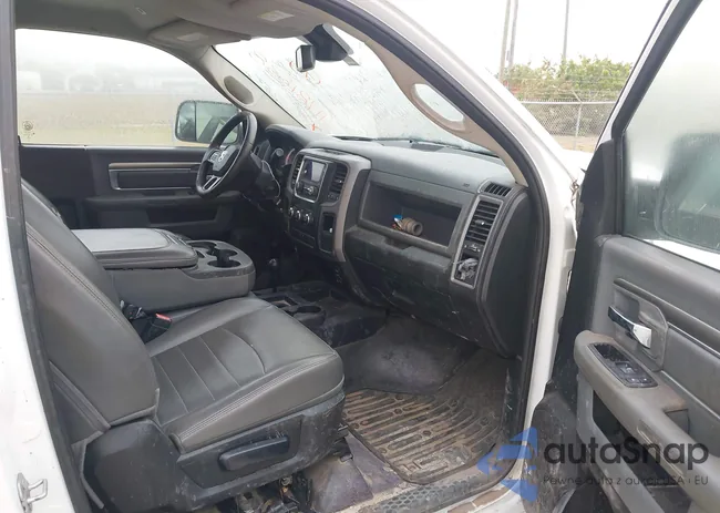 3C6MR5AJ8JG295963: 41781838