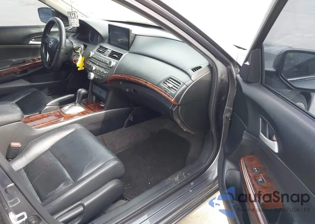 1HGCP2F69BA055612: 41782122