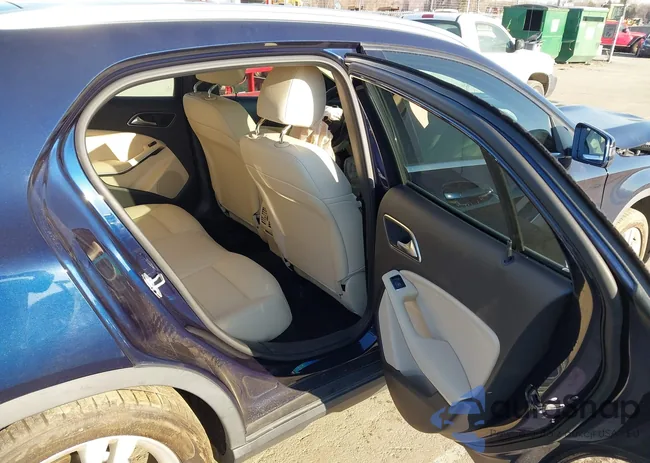 WDCTG4GB1JJ465643: 41784595