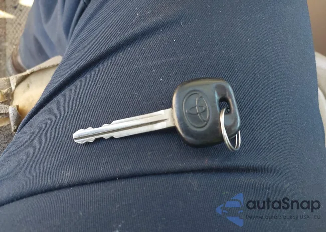 4T1BF28B31U137724: 41787080