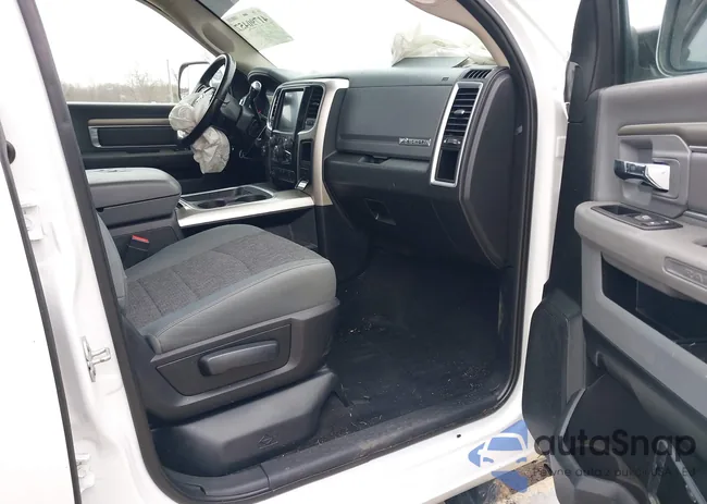 3C6UR5DJ4GG281854: 41790457