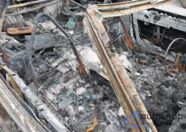 1G1YY22P3T5117640: 41790611