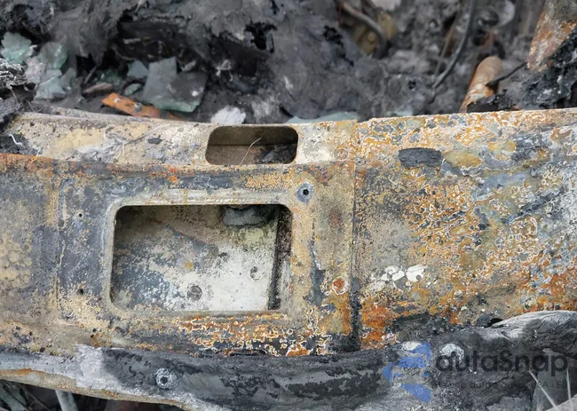 1G1YY22P3T5117640: 41790611