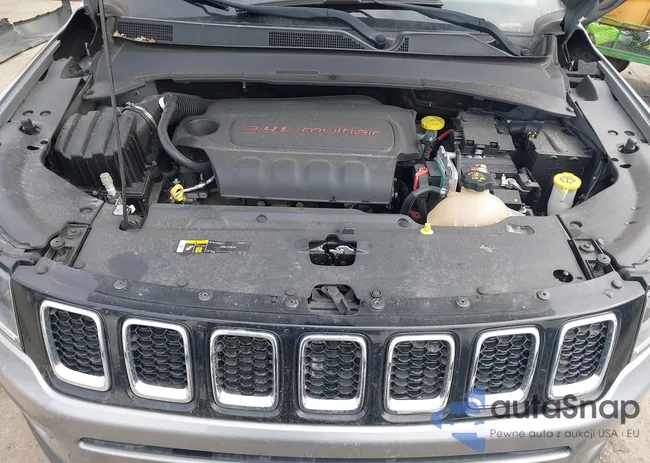 3C4NJDBB9JT436925: 41790199