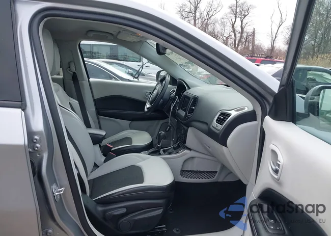 3C4NJDBB9JT436925: 41790199