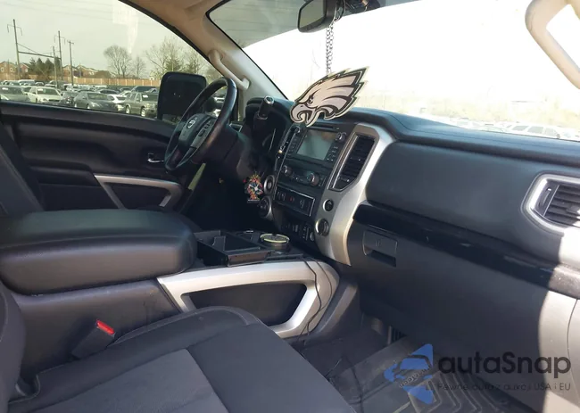 1N6AA1E57JN551457: 41790327