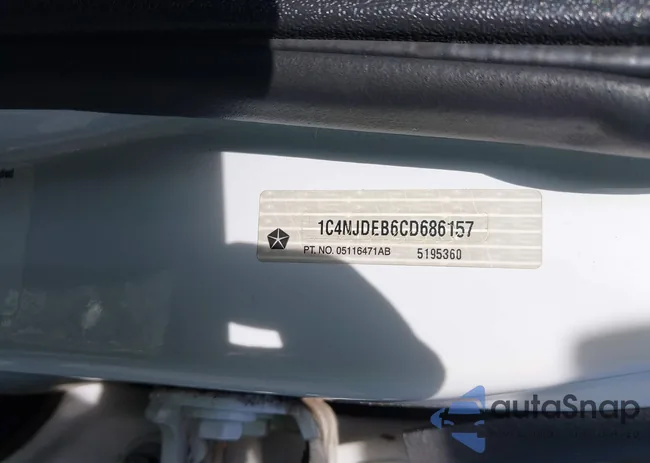 1C4NJDEB6CD686157: 41791215