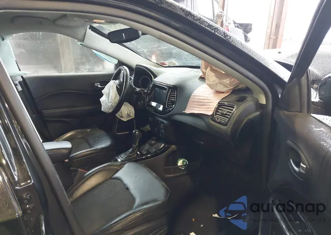 3C4NJDBB2KT839193: 41792913