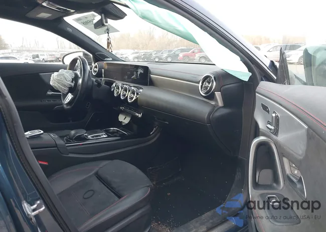 WDD5J4HB1LN073648: 41795908