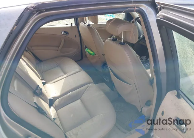 YS3EF48Z613013360: 41801183