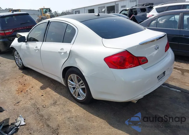 JN1CV6AR9FM523763: 41802646