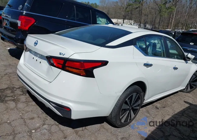 1N4BL4DV3MN417057: 41822554