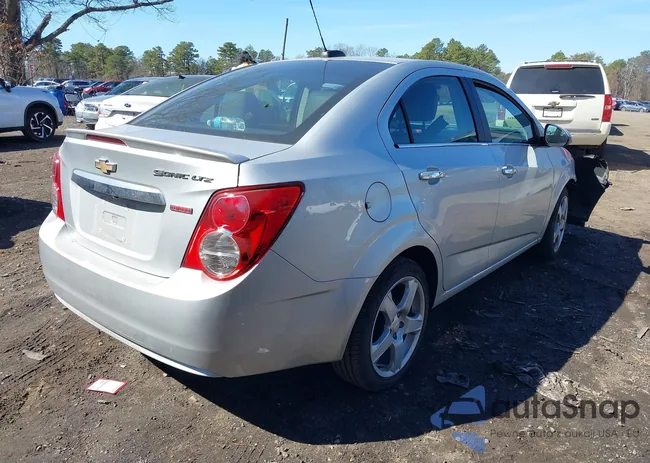 1G1JE5SB2F4201930: 41825318