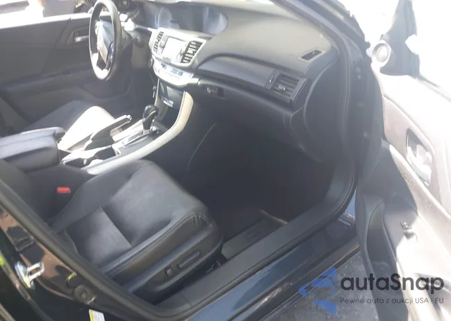 1HGCR3F87FA006609: 41826310