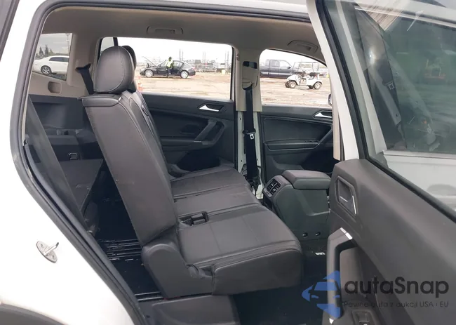 3VV3B7AX3LM107381: 41827031