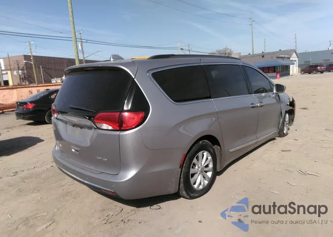 2C4RC1BG5HR576005: 41830558