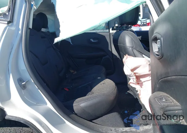 3C4NJDDB8KT812982: 41834878