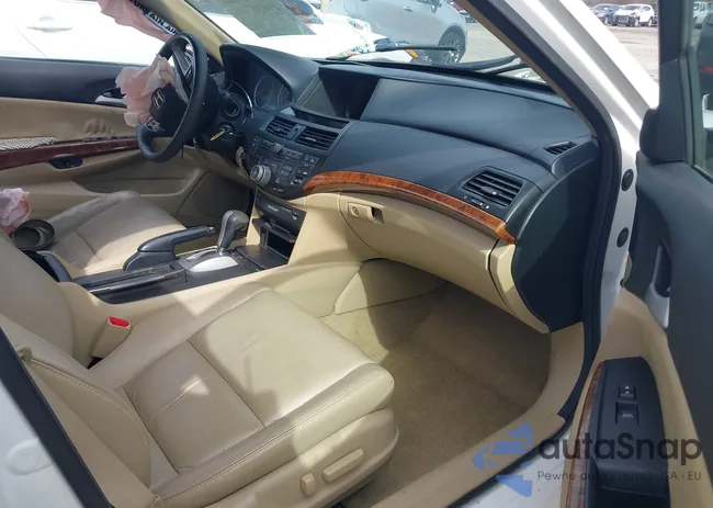 1HGCP2F83CA040848: 41836785