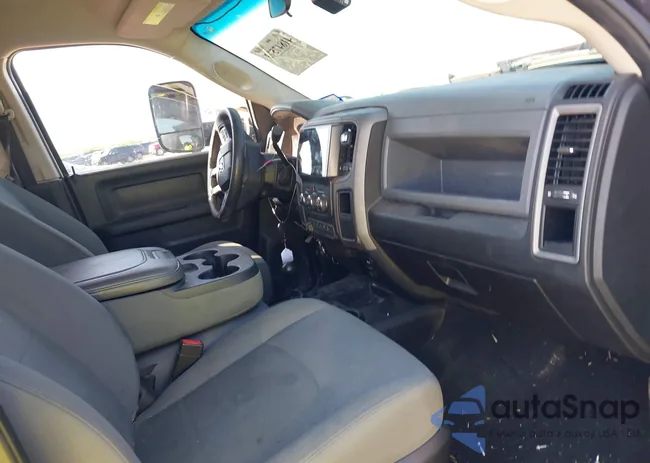 3C6UR5CL2JG418381: 41847573