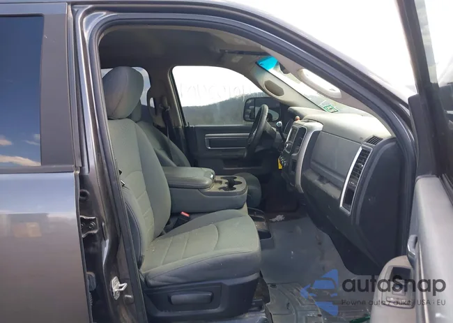 3C6TR5DT5EG308375: 41851462