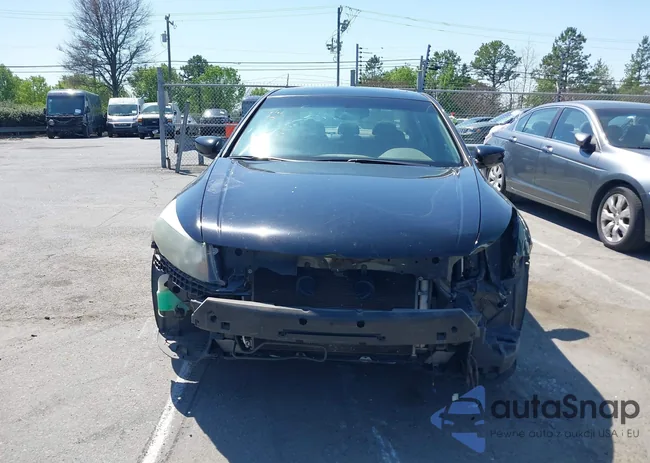 1HGCP2F73BA118681: 41861364