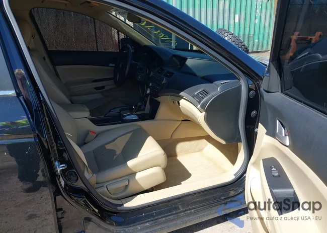 1HGCP2F62BA115875: 41861653