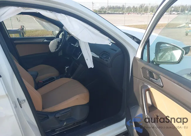 3VV3B7AX3RM120298: 41862454