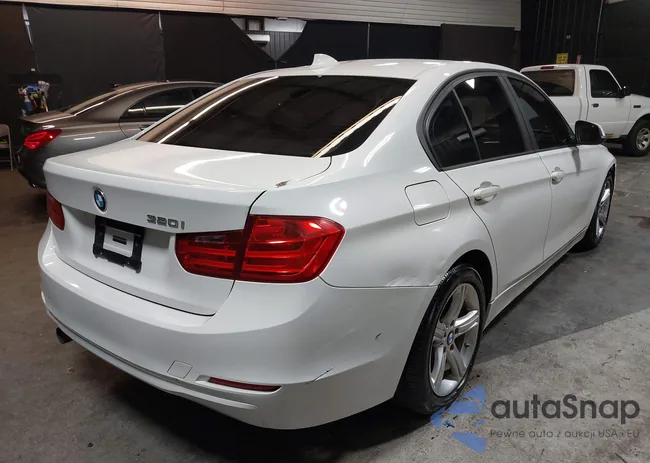 WBA3B1G50FNT07918: 41876026