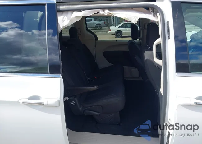 2C4RC1FG4JR100831: 41878633