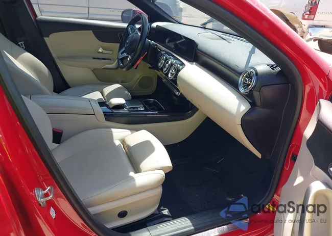 W1K3G4EB7LW047866: 41881373