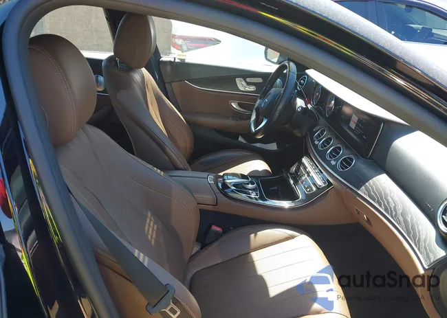 WDDZF4JB6HA090960: 41882472