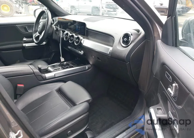 W1N4M4HB5MW104403: 41884647