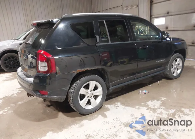 1C4NJDBB2HD143965: 41887354