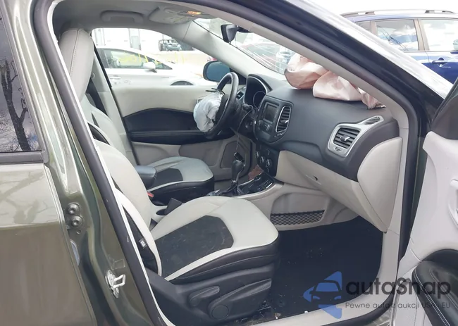 3C4NJDBB7JT176752: 41887106