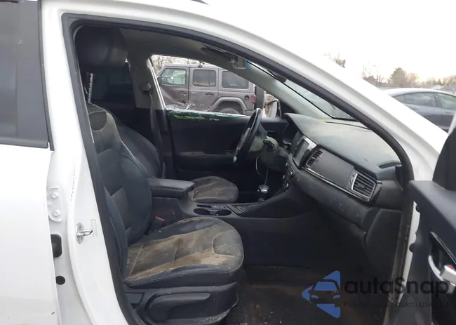 KNDCC3LC8H5069402: 41889142