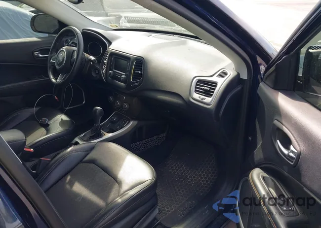 3C4NJDBBXJT256028: 41898632