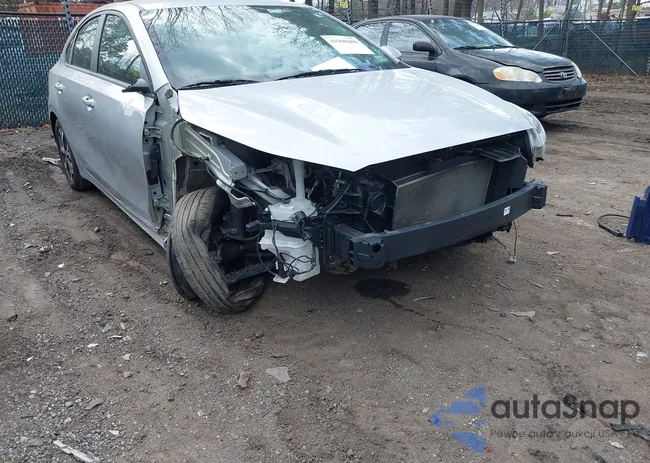 3KPF24AD6ME370640: 41900460