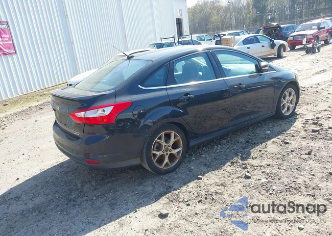 1FADP3J27EL227311: 41904675